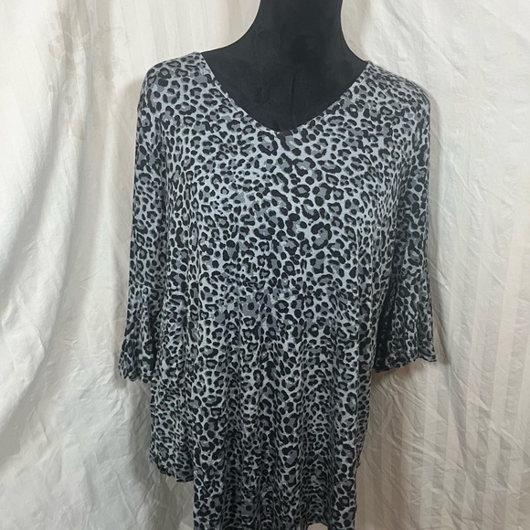 Chic Animal Print V-Neck Blouse - Picture 1 of 5